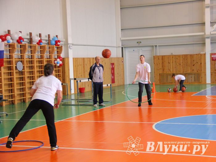 Великолучане одержали победу в зональном этапе «Папа, мама, я – спортивная семья» (ФОТО)