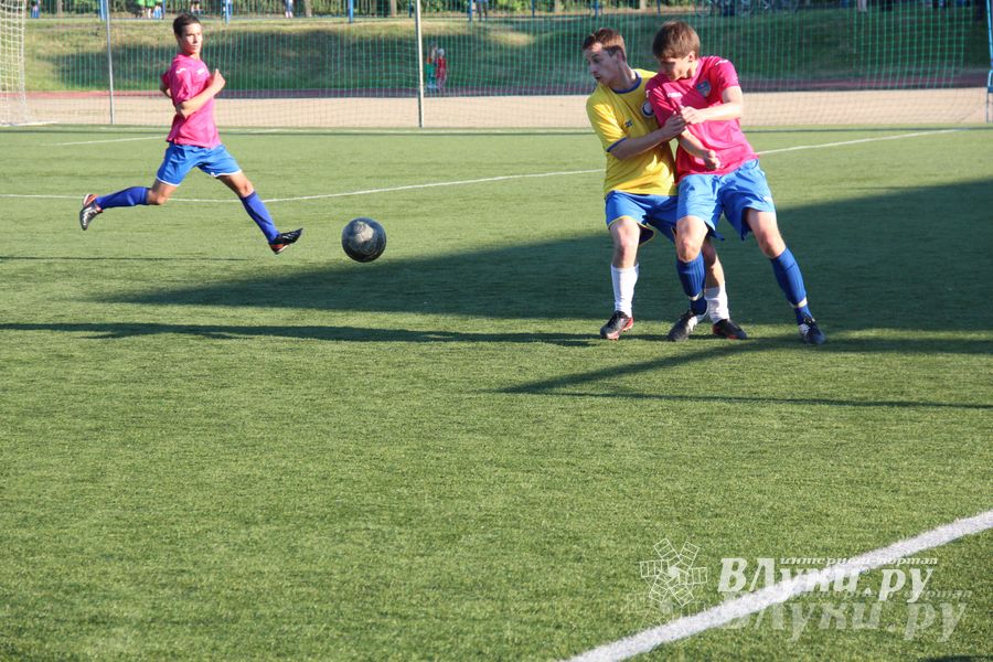 В Великих Луках команда «КПРФ» обыграла команду «Спартака» (фото)