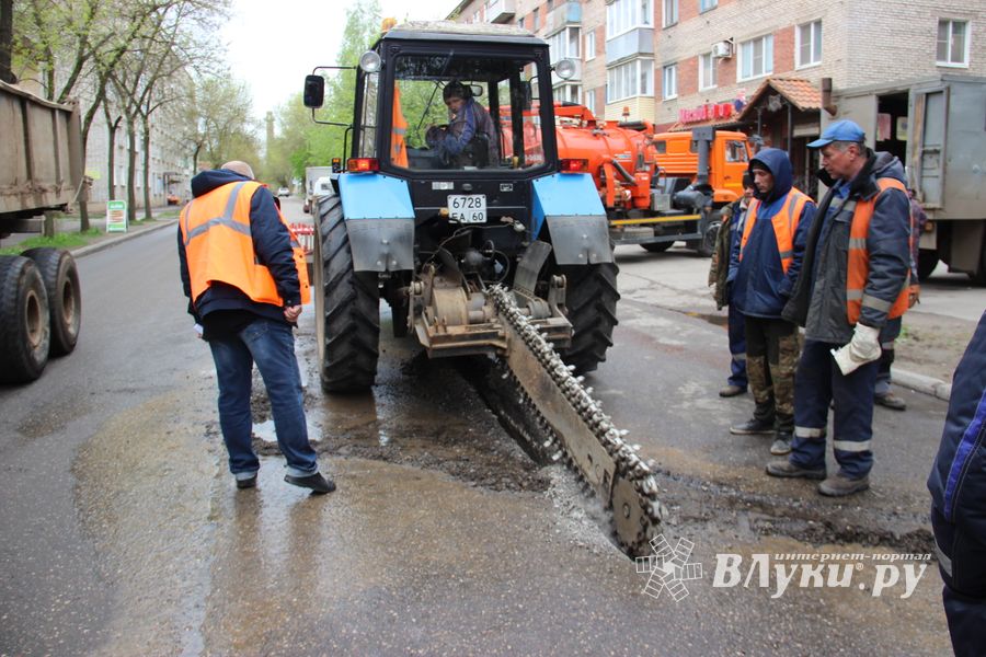 На Ставского устраняют прорыв в водопроводе (ФОТО)
