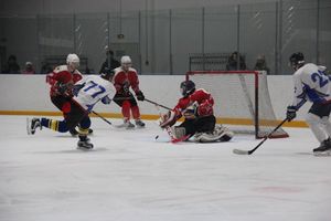 Две победы у великолукских хоккейных команд (ФОТО)