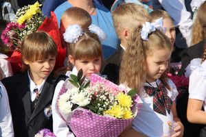 В Великих Луках торжественно встретили День знаний (ФОТО)