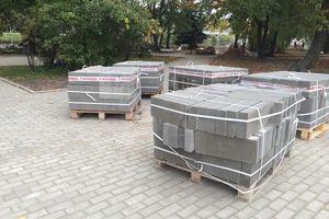 В Великих Луках ремонтирую набережную реки Ловать (фото)