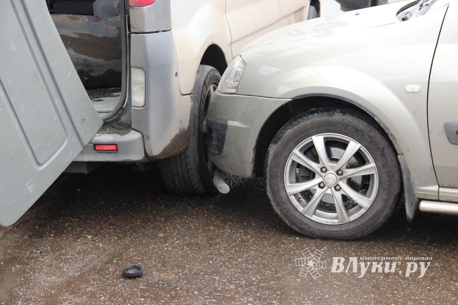 Серьёзное ДТП произошло в Великих Луках (ФОТО)