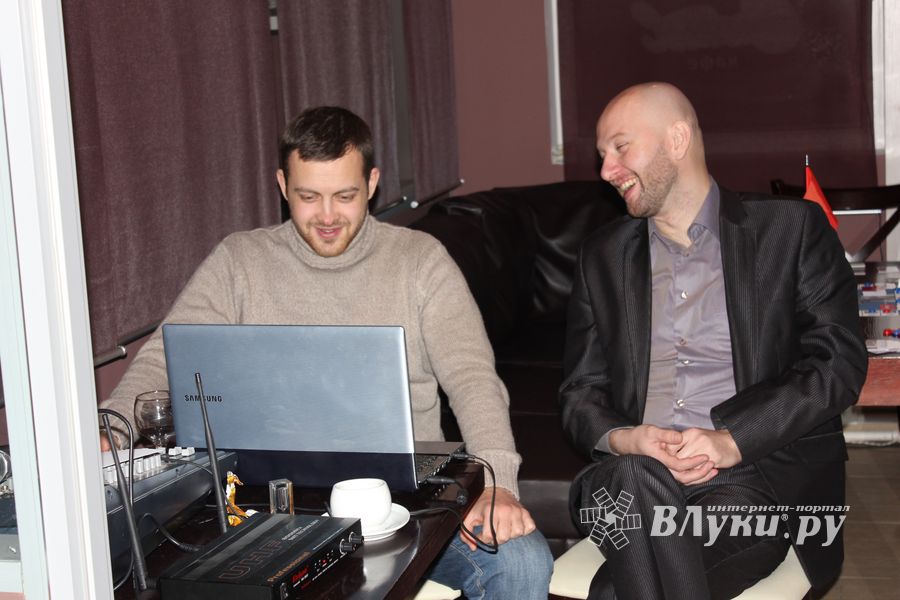 Компания "МТС" поздравляет всех своих клиентов и информационных партнеров с наступающим Новым Годом и Рождеством!