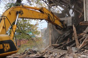 Возле Смоленского рынка сносят дом (ФОТО)