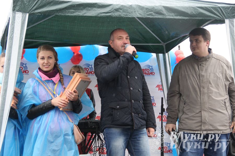 В Великих Луках прошла «Весенняя автоярмарка Великие Луки — 2015» (фото)