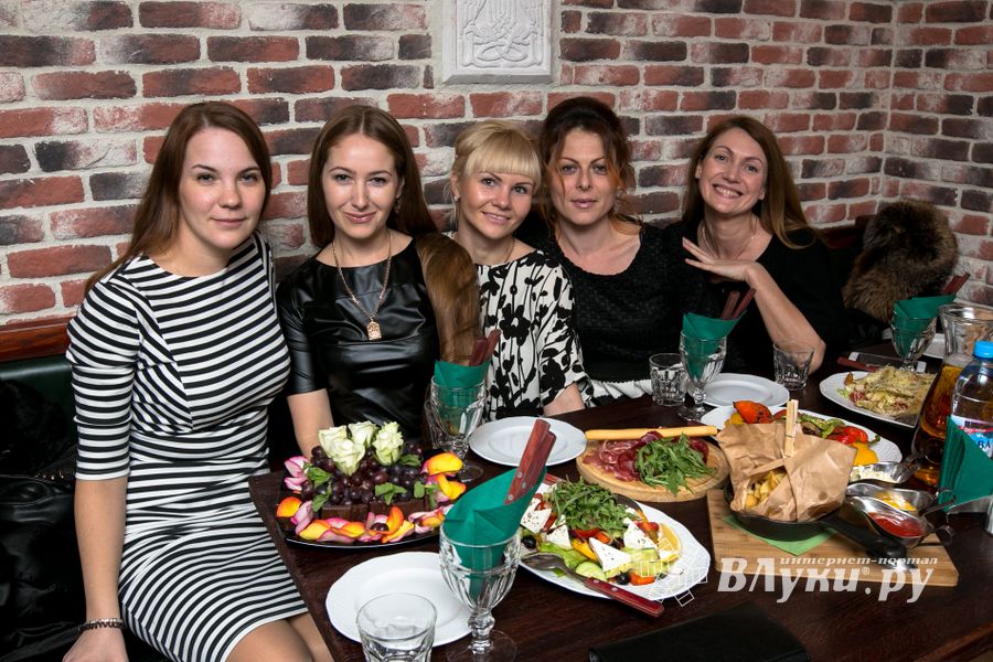 Как отдыхали субботним вечером в Ирладском пабе Великих Лук (фото)