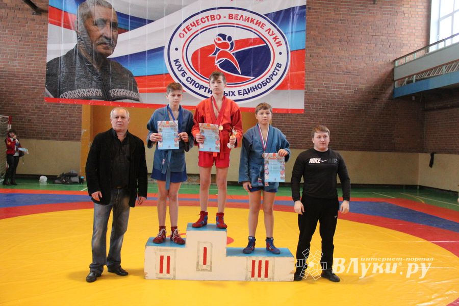 В Великих Луках прошли соревнования по самбо (ФОТО)