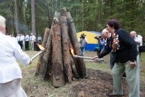 Турчак зажег партизанский костер и спел «Катюшу» вместе с ветеранами (фото)