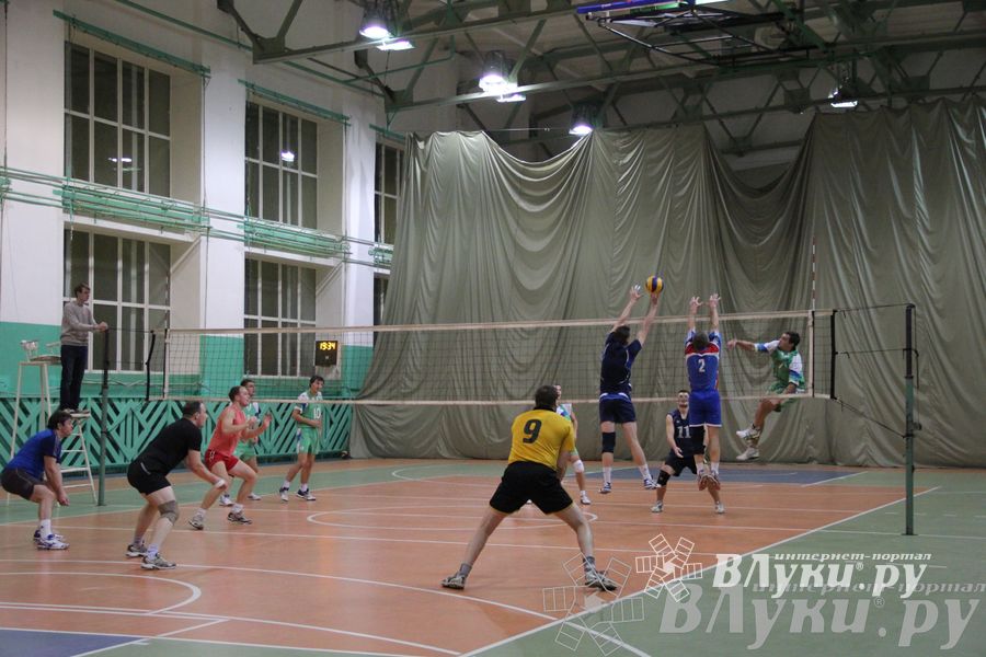 Сборная Великолукского района стала обладателем Кубка города по волейболу (фото)