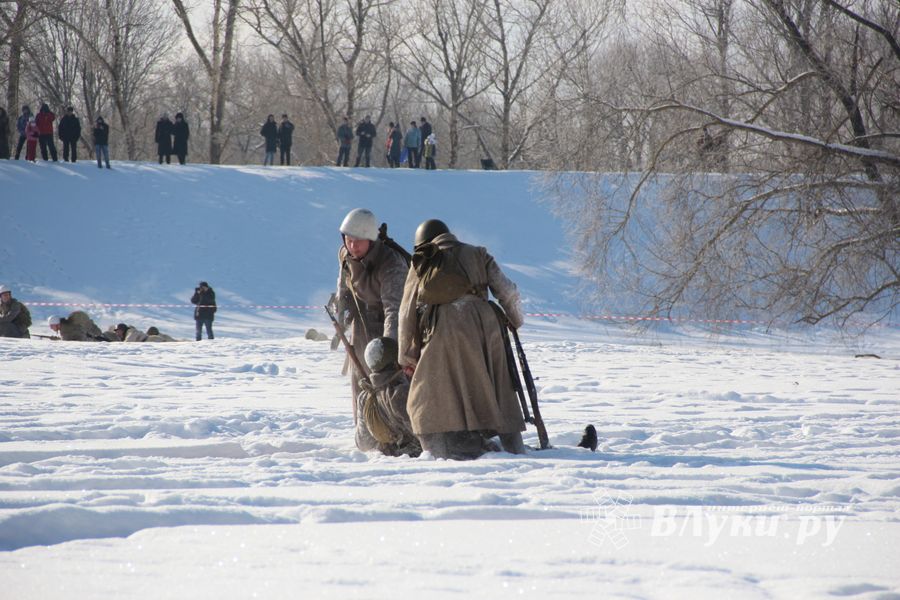 В Великих Луках реконструировали подвиг Александра Матросова (12+)(ФОТО)