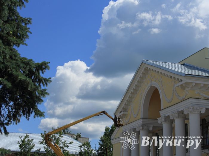 Обновлённый интерьер Великолукского драмтеатра - всё что удалось увидеть (ФОТО)