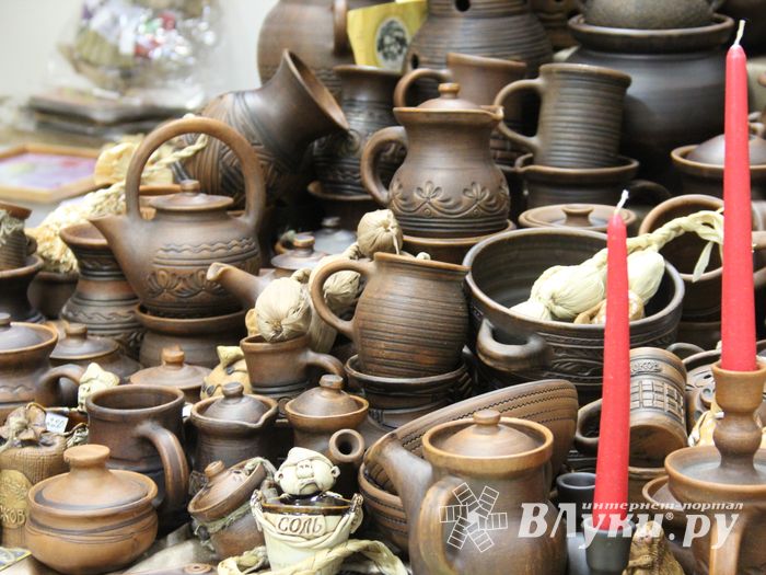 В Великих Луках открылась 8-ая Великолукская универсальная выставка (ФОТО)