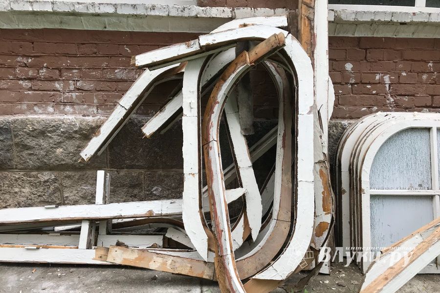 Пластиковые окна не нарушили стиль старинного особняка (ФОТО)