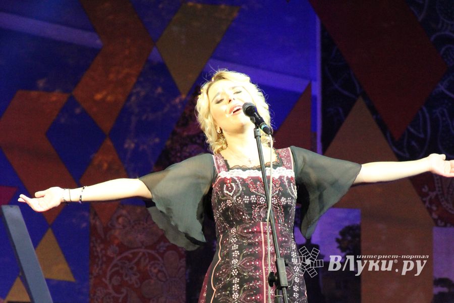 Людмила Чурсина и Пелагея поздравили Великие Луки с 850-летием (ФОТО)