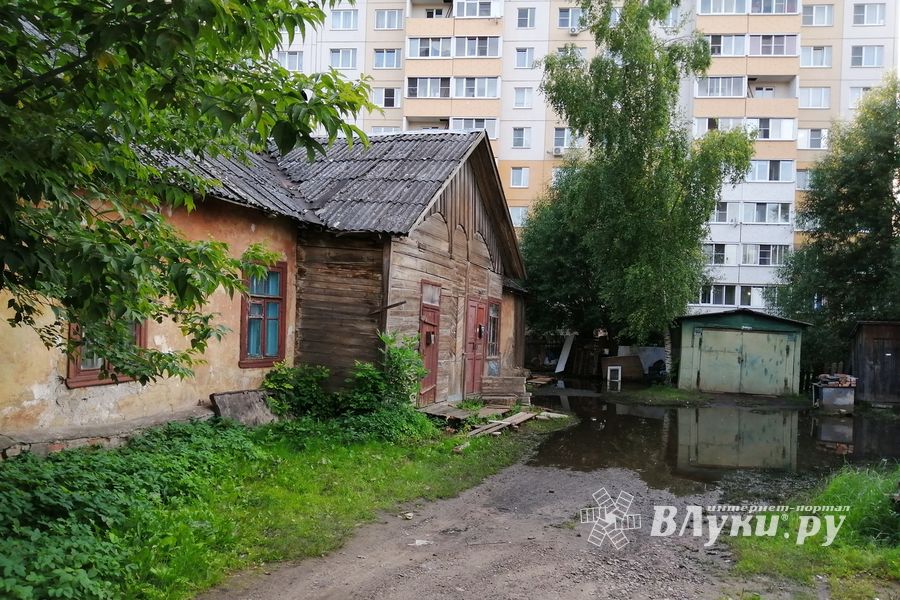 Жильцы дома на Вокзальной жалуются на бездействие властей (ФОТО)