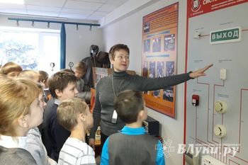 Псковских школьников научили бороться с огнем (фото)