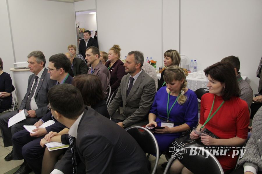 Шестая великолукская универсальная выставка открылась в Великих Луках (фото + видео)