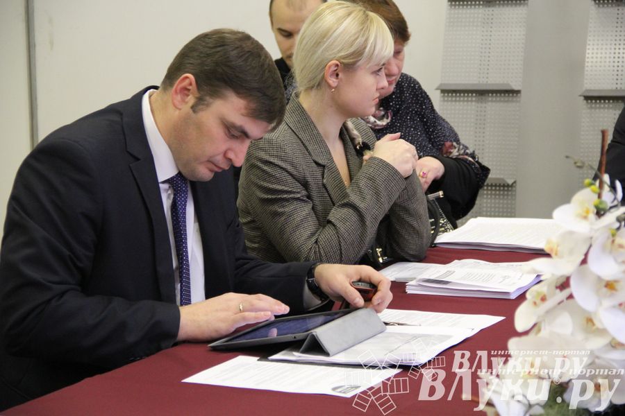 Универсальная выставка малого и среднего бизнеса открылась в Великих Луках (фото)