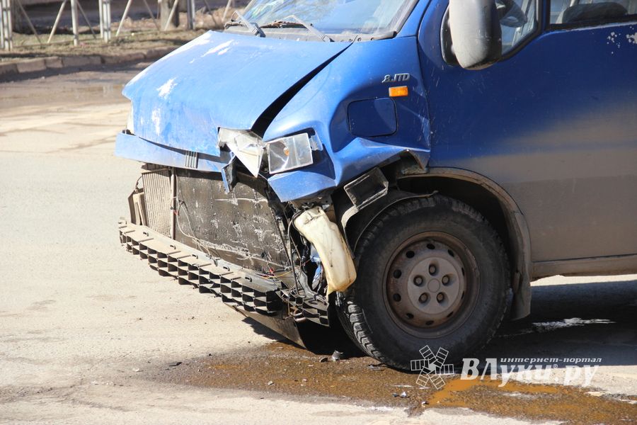 В Великих Луках произошло ДТП (ФОТО)