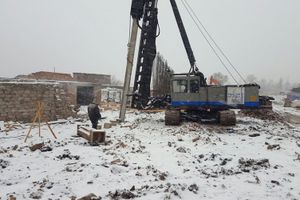 В Великих Луках продолжается строительство автодорожного путепровода с применением технологии зимнего бетонирования (ФОТО)