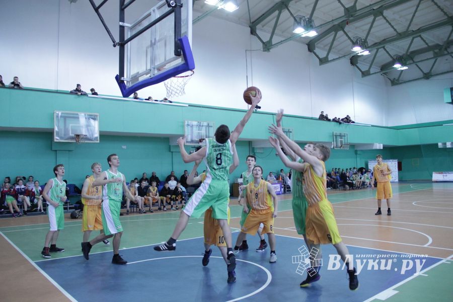 В Великих Луках состоялся финал «Кэс-Баскет»