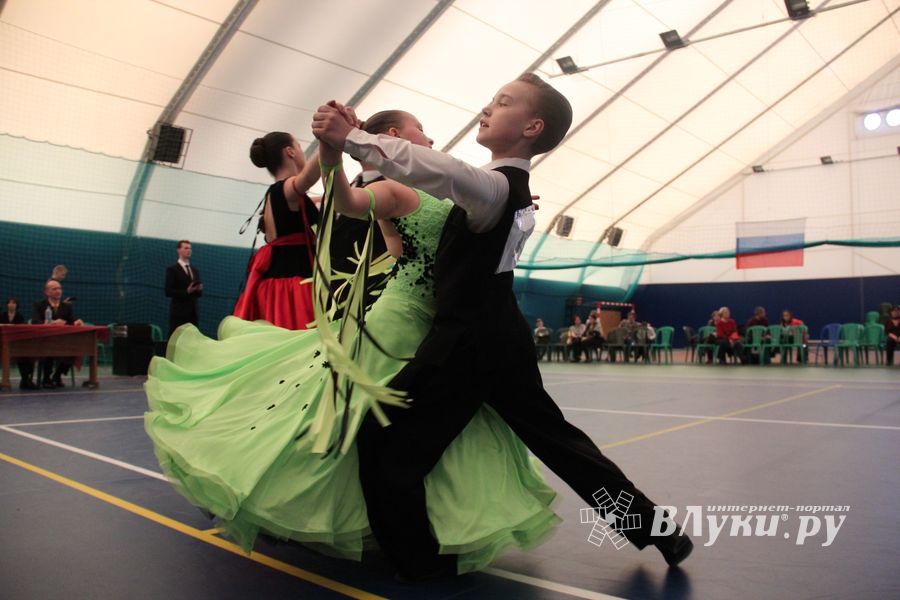 В Великих Луках прошел турнир по спортивным бальным танцам (ФОТО)