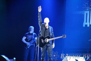 В Великих Луках состоялся концерт Дениса Майданова