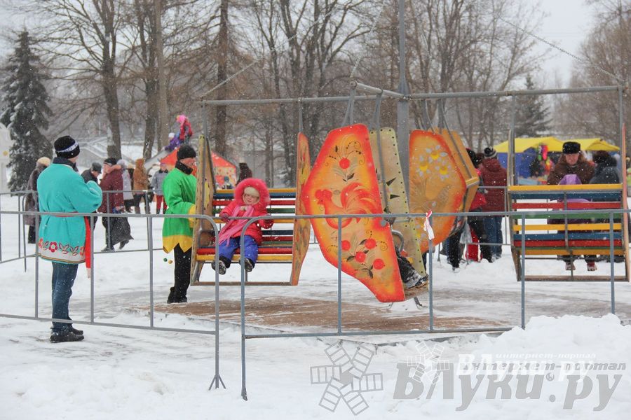 В Великих Луках встретили Масленицу