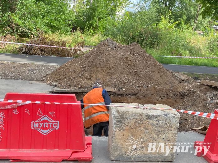 В Великих Луках идёт ремонт теплосетей (ФОТО)