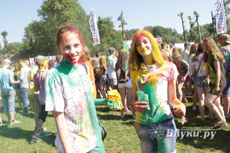 Яркие эмоции «ColorFest» в Великих Луках (ФОТО)