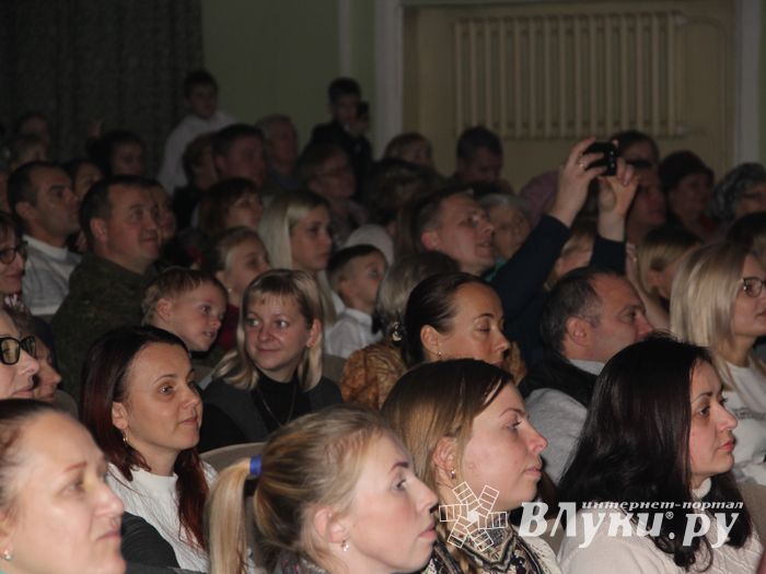 В ГДК им. Ленина прошёл концерт ко Дню матери (ФОТО)