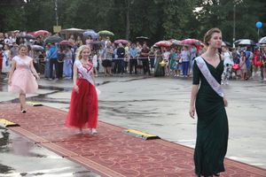 Великолукской «Бригантине» пришлось поплавать под дождём (ФОТО)
