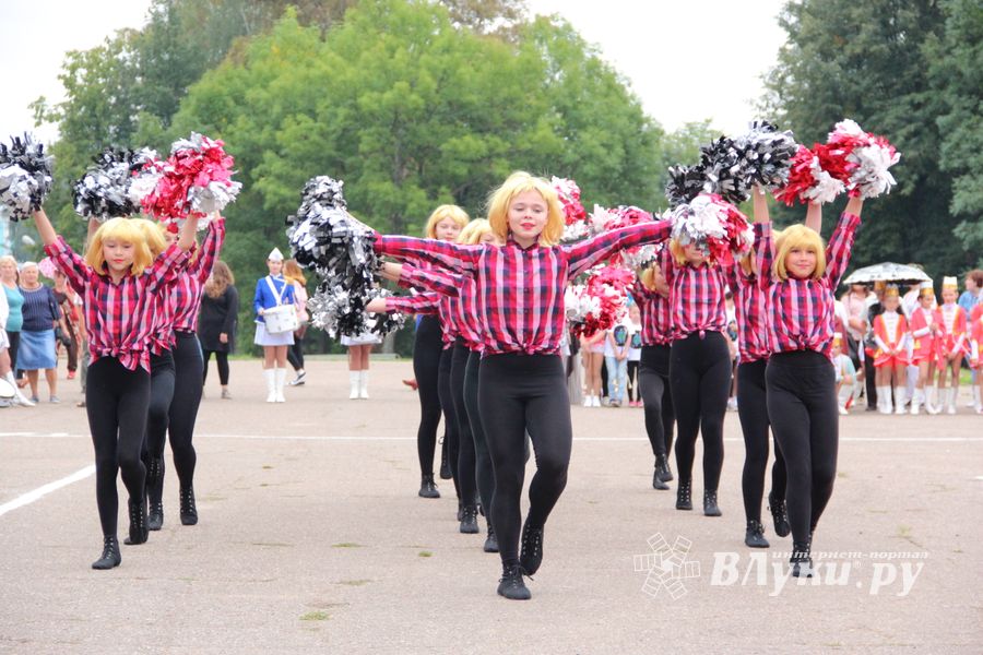 В Великих Луках проходит ​Международный фестиваль-конкурс среди мажореток и барабанщиц (ФОТО)