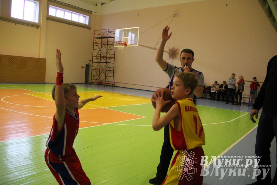 Великолукские баскетболисты стали победителями междугородних соревнований по баскетболу