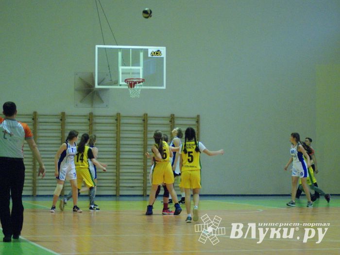 Великолучанки завоевали «серебро» на традиционном турнире по баскетболу (ФОТО)