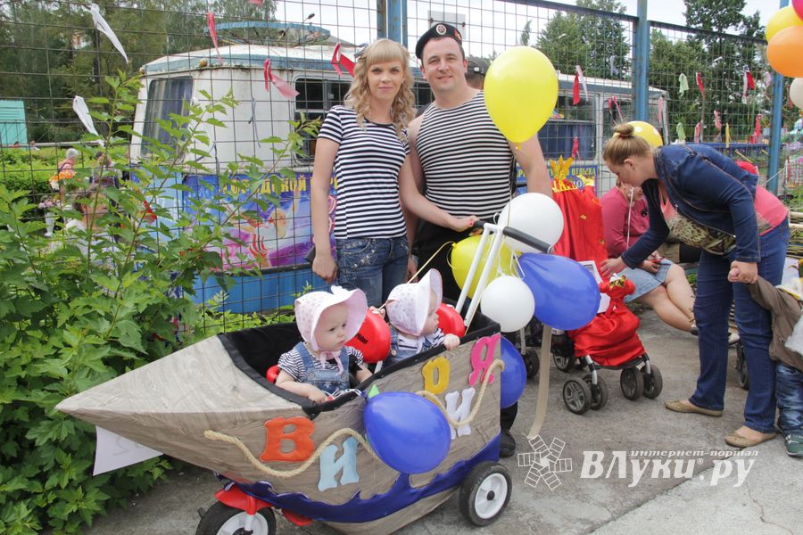 «Парад детских колясок» в День семьи, любви и верности (ФОТО)