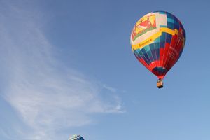 В Великих Луках открылась Международная юбилейная встреча воздухоплавателей (фото)