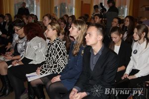 В Великих Луках прошло торжественное вручение паспортов (фото)