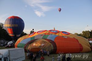 В Великих Луках открылась Международная юбилейная встреча воздухоплавателей (фото)