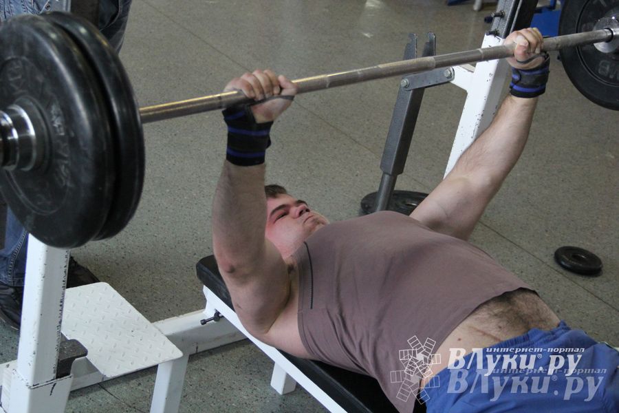 В Великих Луках прошел Чемпионат города по Русскому жиму и армлифтингу (фото)