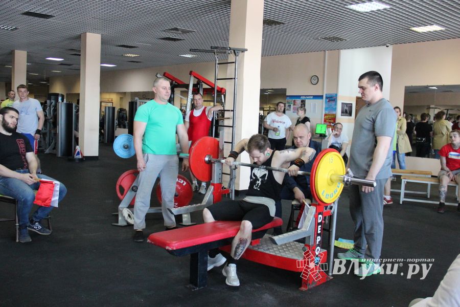В Великих Луках состоялись Чемпионат и Первенство Псковской области по жиму штанги лежа (ФОТО)