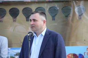 Памятный знак воздухоплаванию открыли в Великих Луках