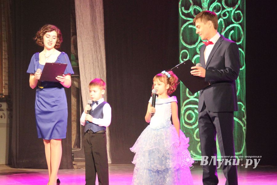 Юные артисты ГДК им. Ленина поздравили мам с праздником (ФОТО)