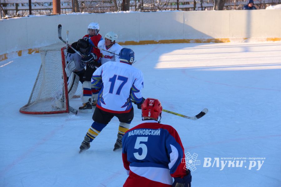 Великолукский хоккей: много забитых шайб, немного потасовок и разбитых лиц (фото)