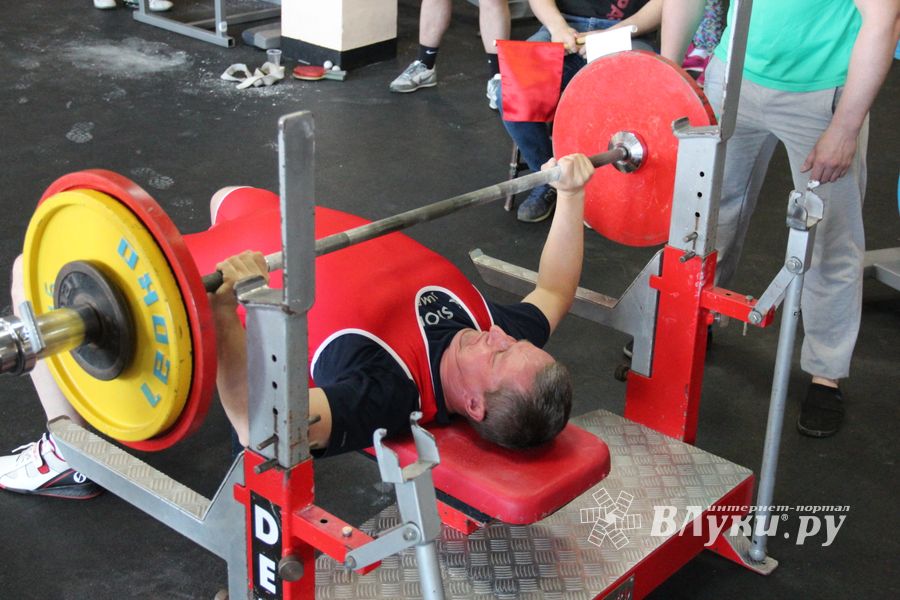 В Великих Луках состоялись Чемпионат и Первенство Псковской области по жиму штанги лежа (ФОТО)