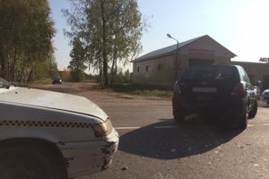 Фотофакт: На выезде из города произошло столкновение автомобилей