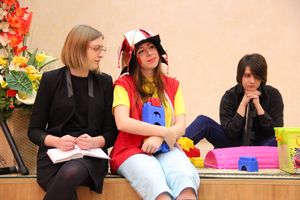 Зачем самых младших учеников 13-й школы испачкали мелом (ФОТО)