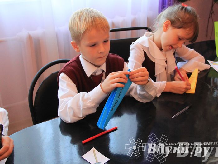 Великолукских лицеистов посвятили в «Маленькие мастера»