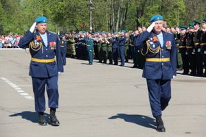В Великих Луках прошел Парад Победы (ФОТО)